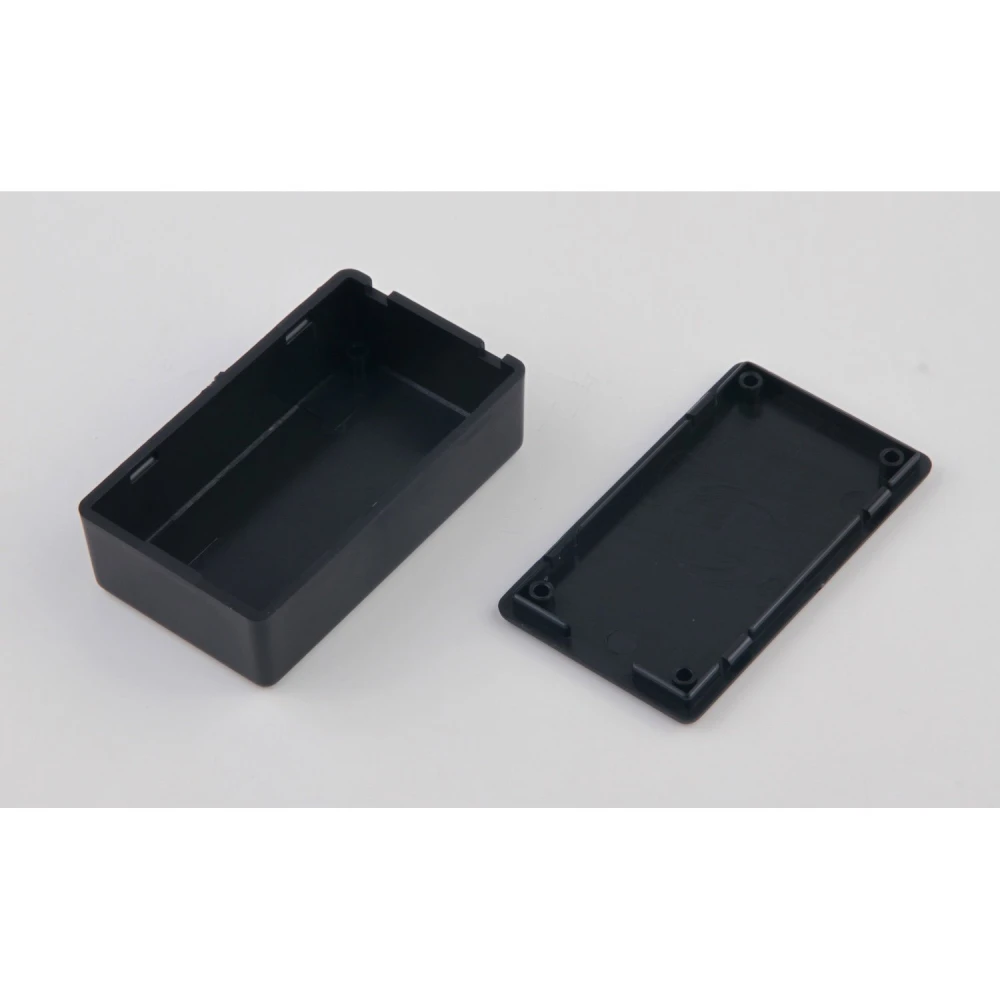 Caja plastico para proyectos 80x50x21mm abierta mostrando interior