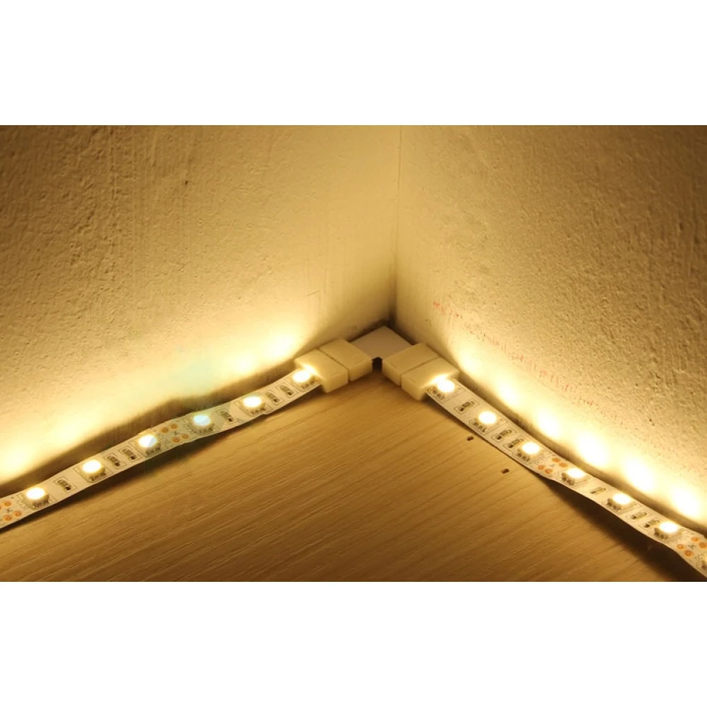 Detalle del conector clip LED forma L para tiras RGB 10mm 4 pines