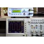 Generador de señales FY3225S 25MHz FeelTech con doble canal DDS trasera