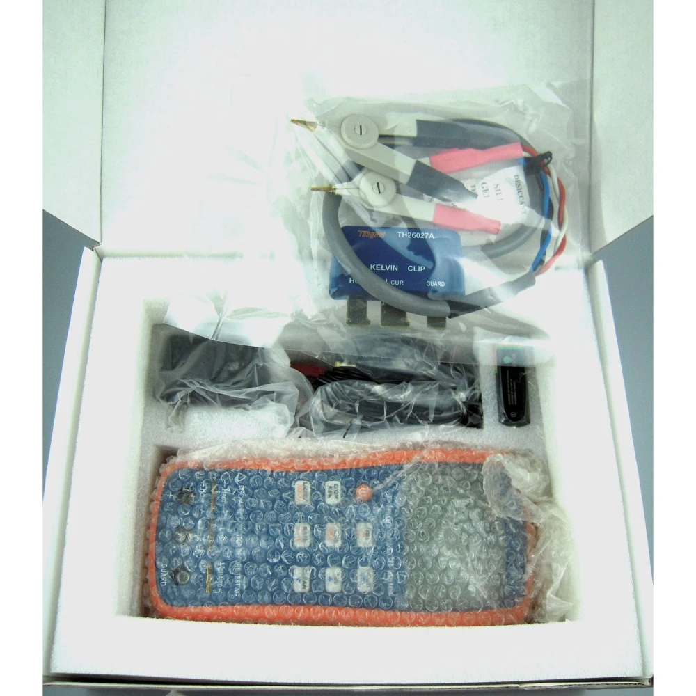 Medidor LCR portátil TH2822A con conexiones de prueba y puerto Mini-USB